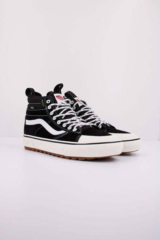 VANS MTE SK8-HI WATERPROOF en color NEGRO (2)