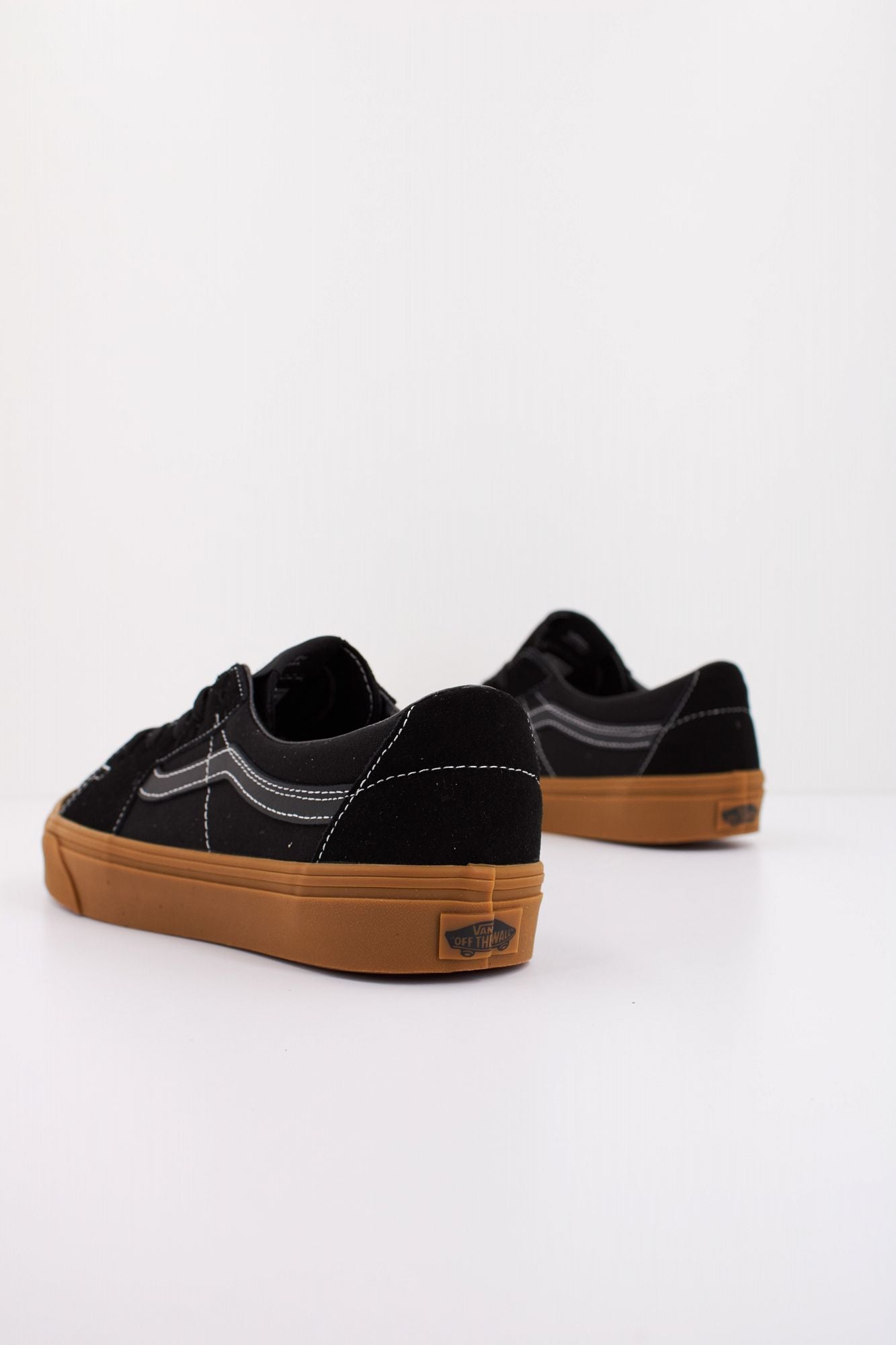 VANS SK8-LOW en color NEGRO (4)