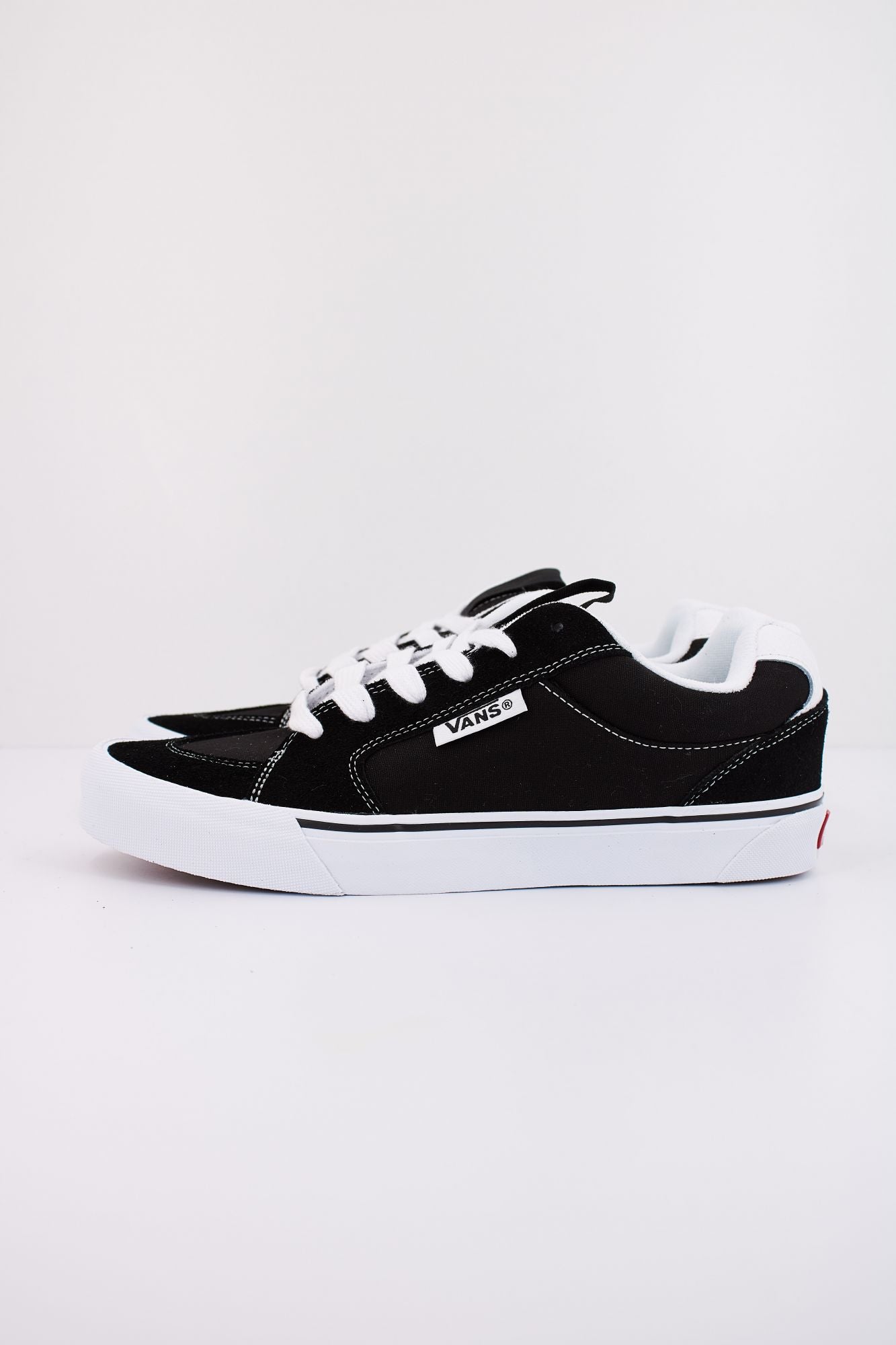 VANS CHUKKA PUSH en color NEGRO (1)