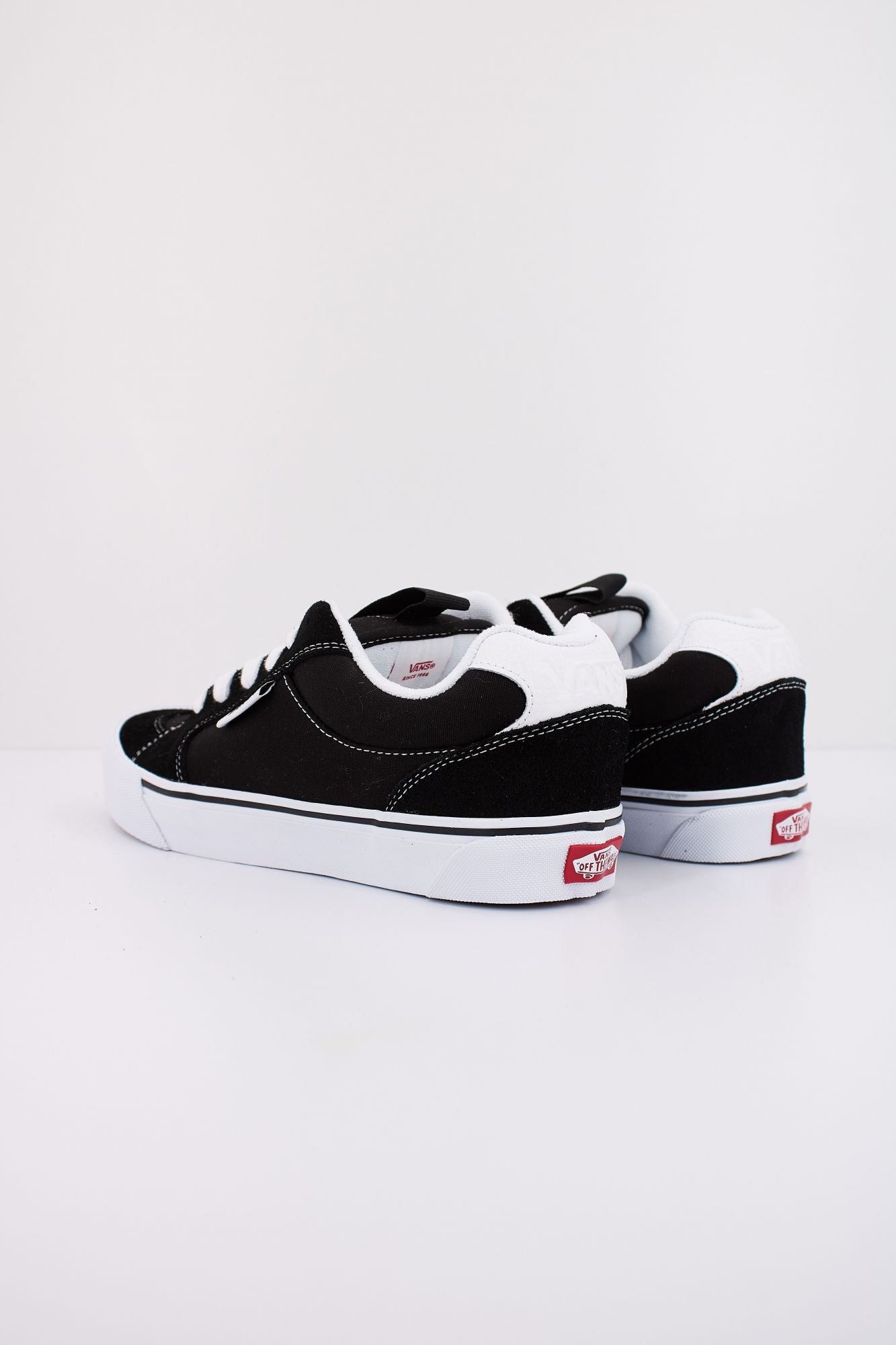 VANS CHUKKA PUSH en color NEGRO (4)