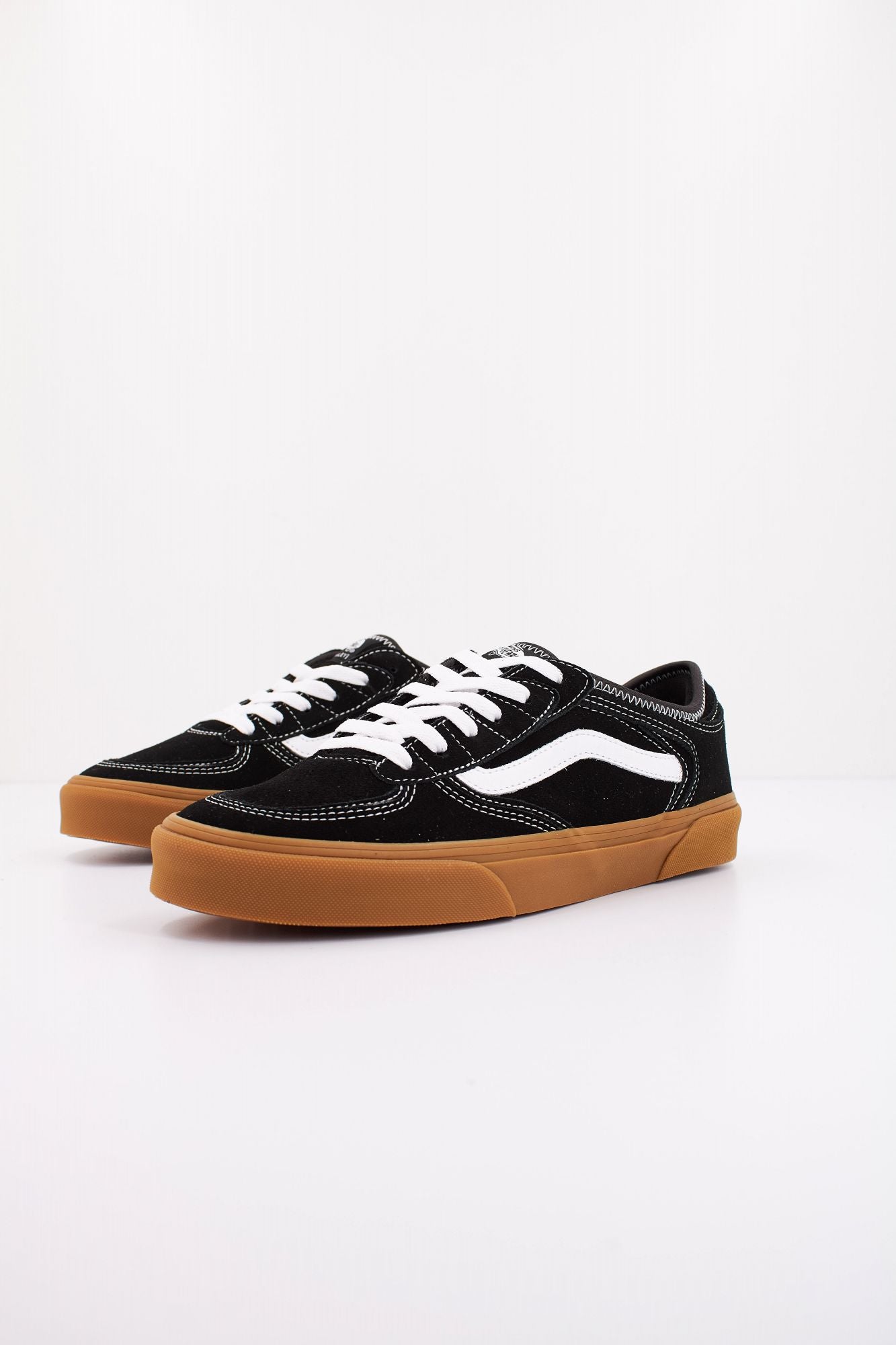 VANS ROWLEY CLASSIC en color NEGRO (2)