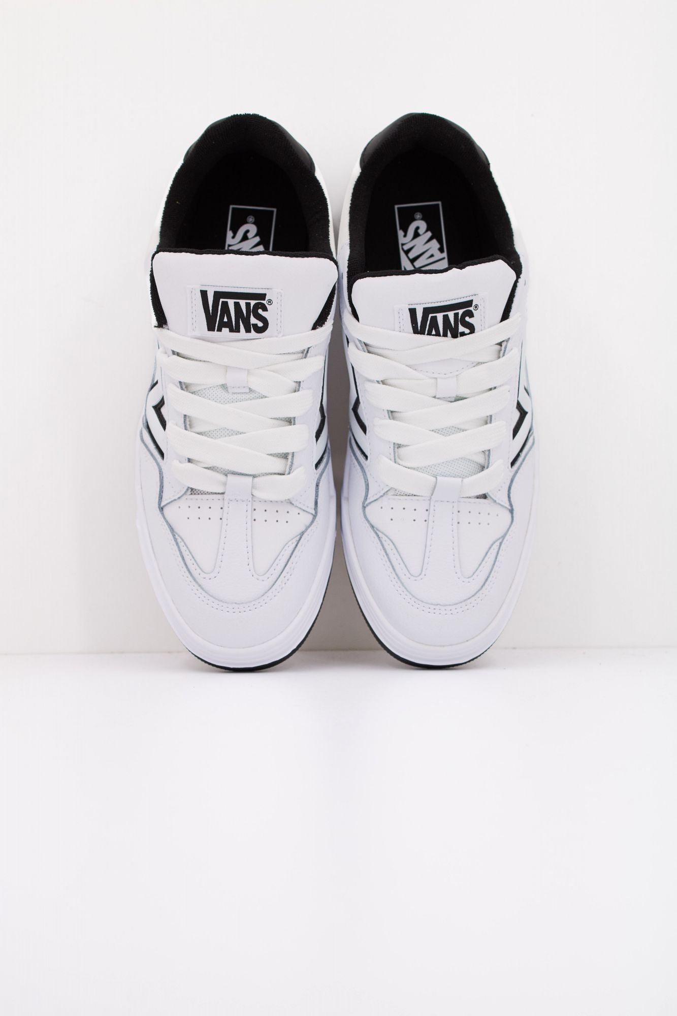 VANS UPLAND en color BLANCO (3)