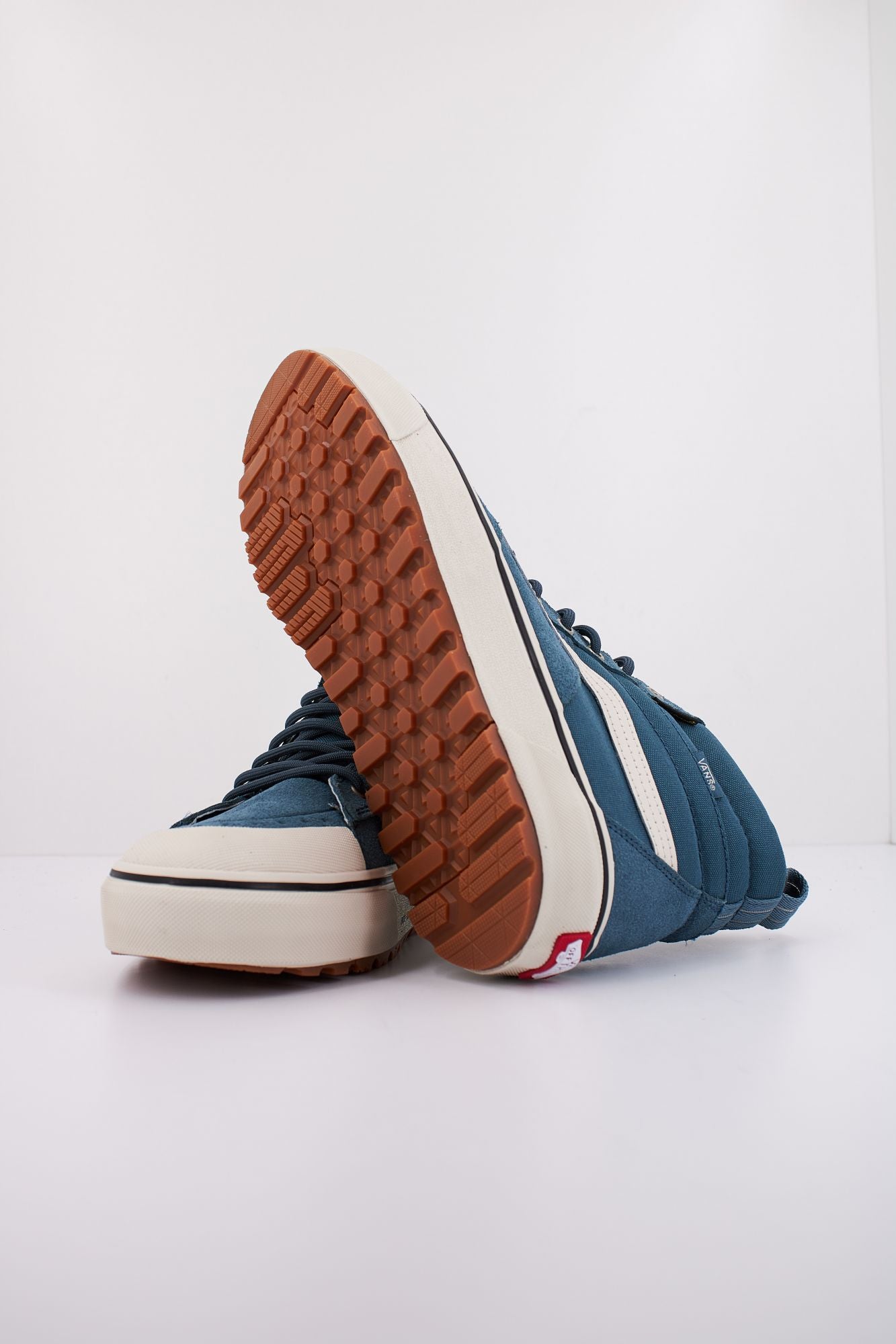 VANS MTE SK8-HI WATERPROOF en color AZUL (5)