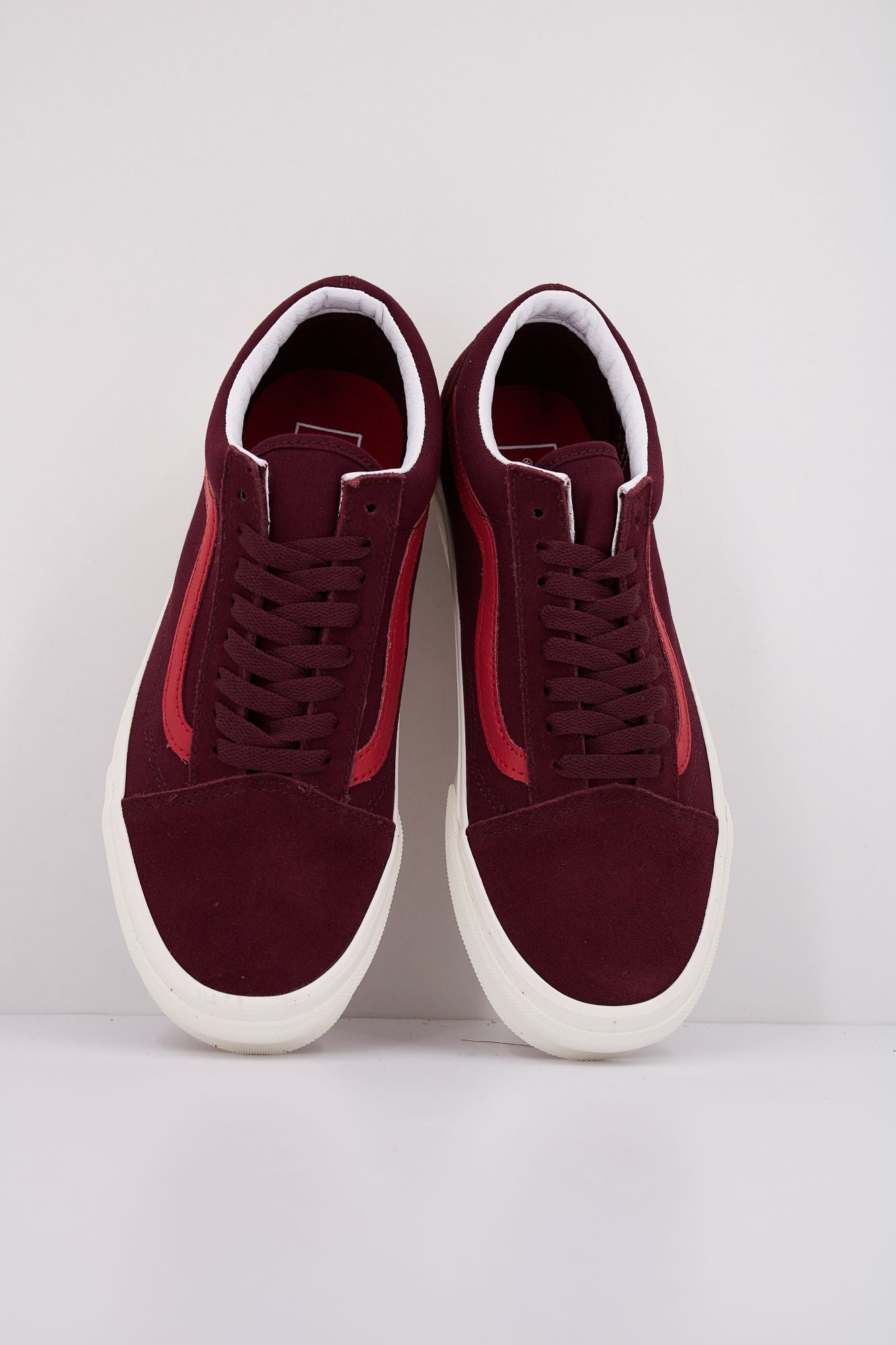 VANS UA OLD SKOOL  en color BURDEOS (3)