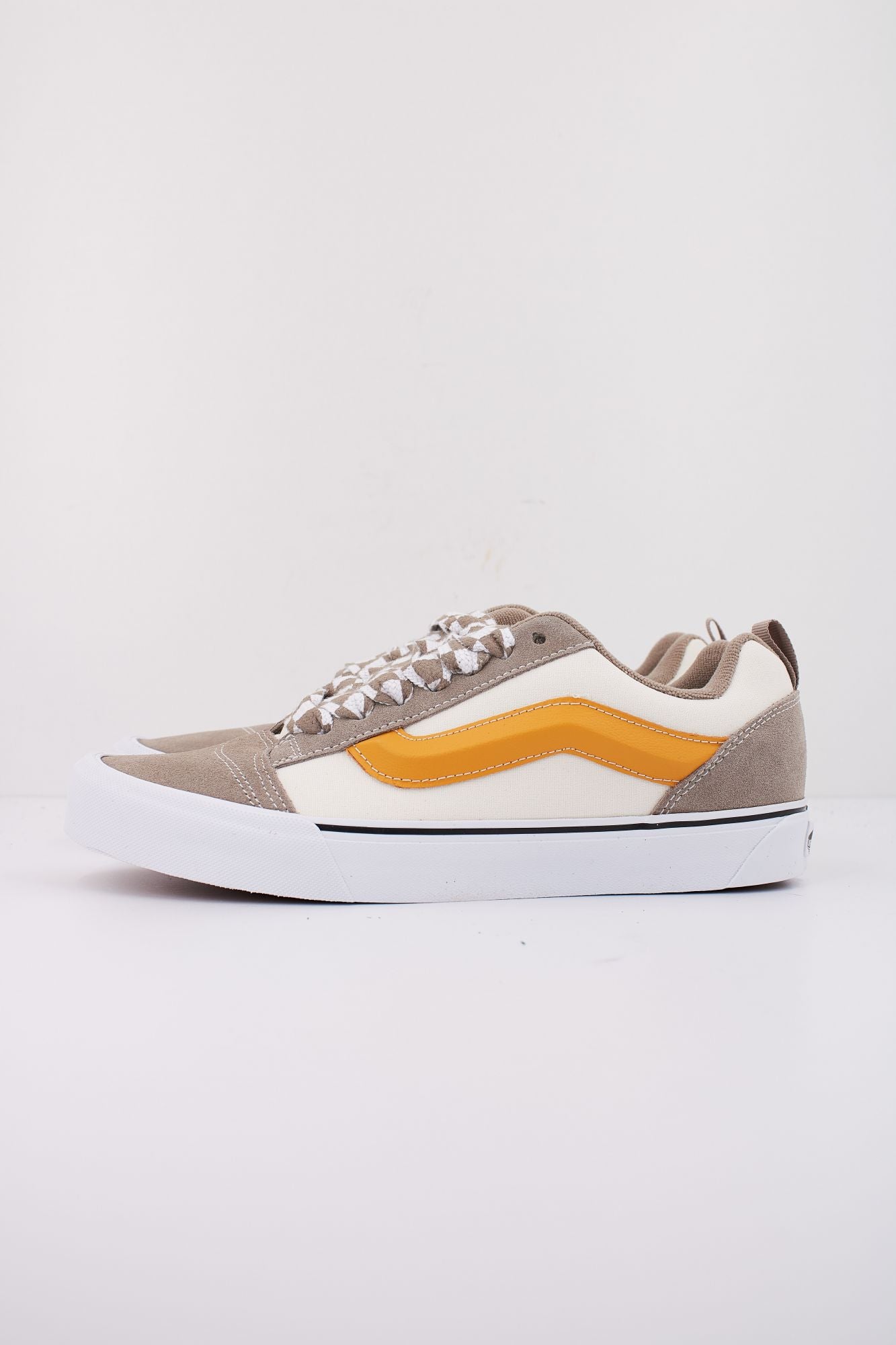 VANS KNU SKOOL en color BEIS (1)