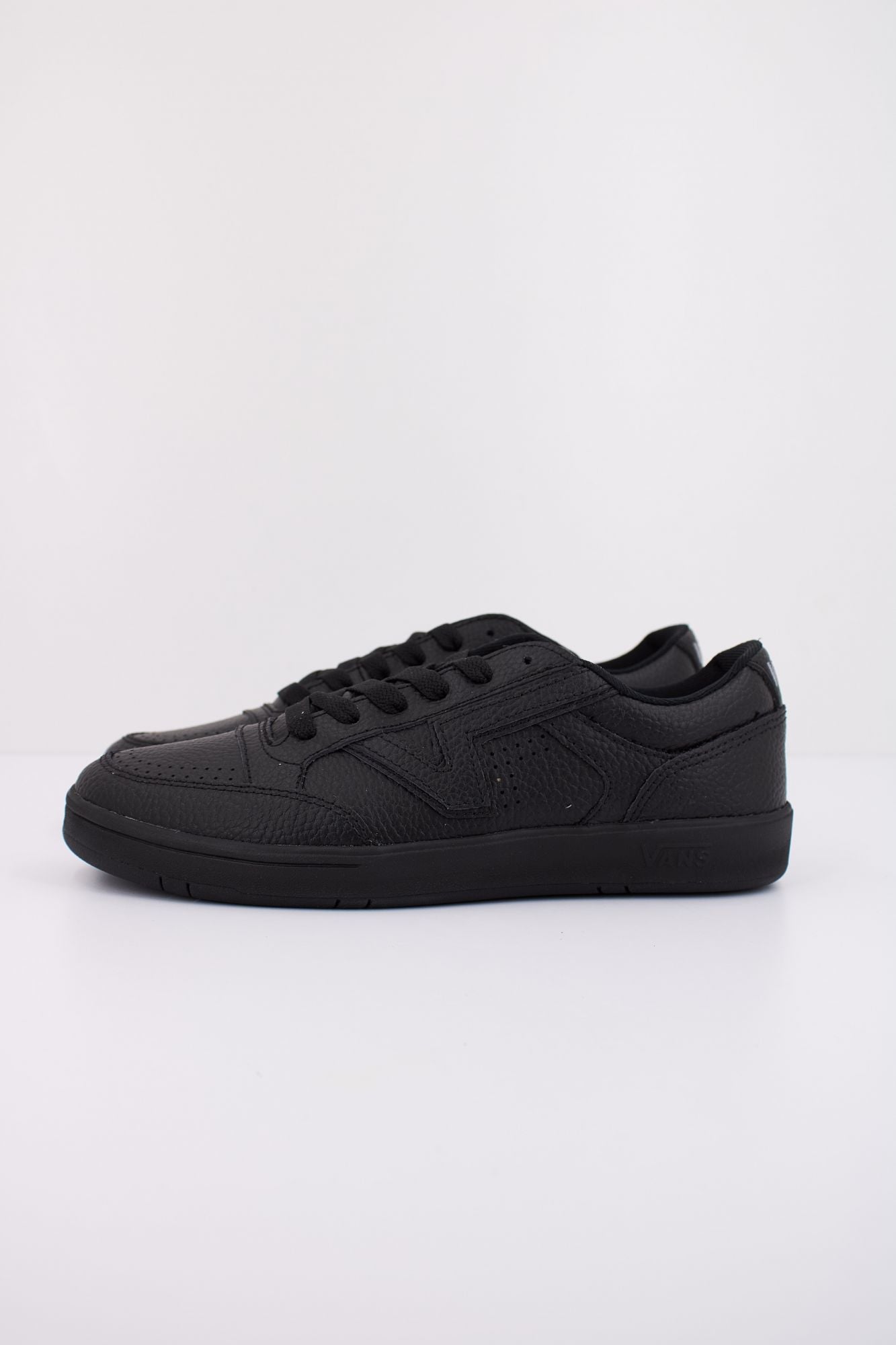 VANS LOWLAND CC en color NEGRO (1)