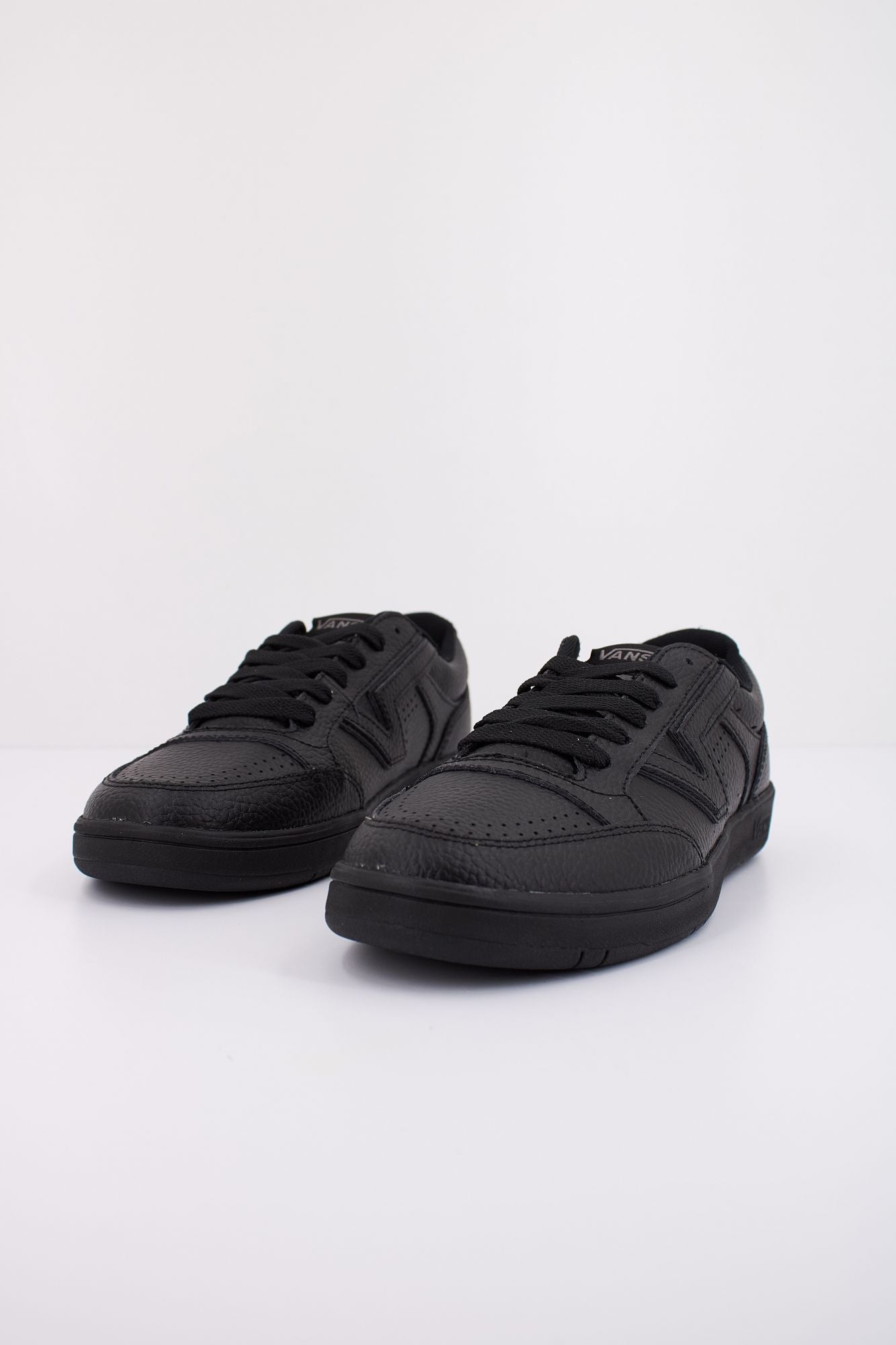 VANS LOWLAND CC en color NEGRO (2)