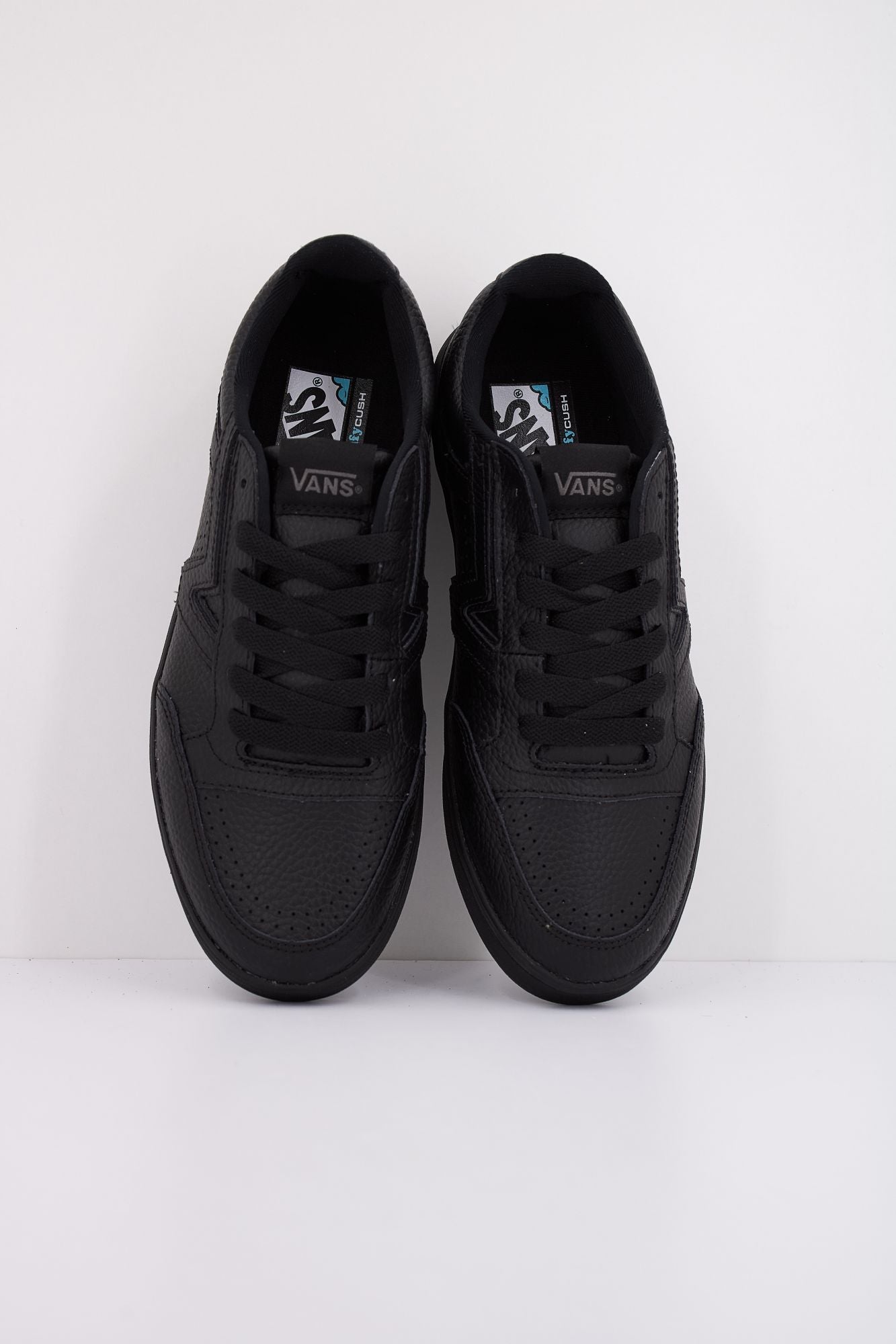 VANS LOWLAND CC en color NEGRO (3)