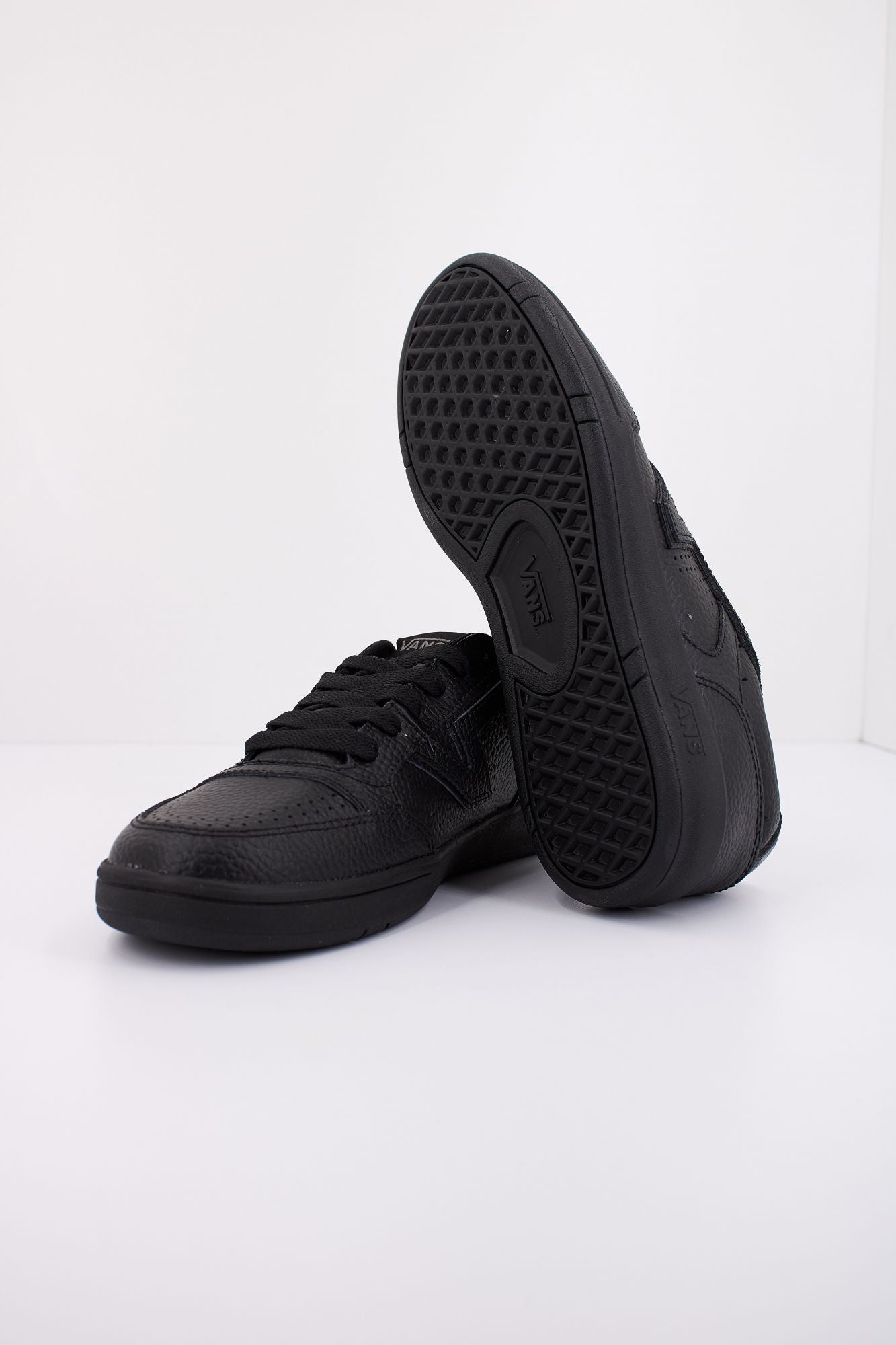 VANS LOWLAND CC en color NEGRO (5)