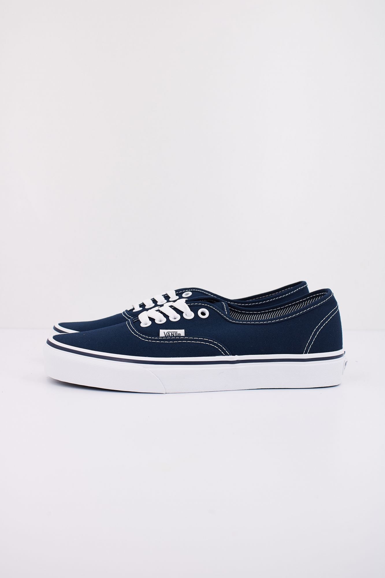 VANS AUTHENTIC en color AZUL (1)