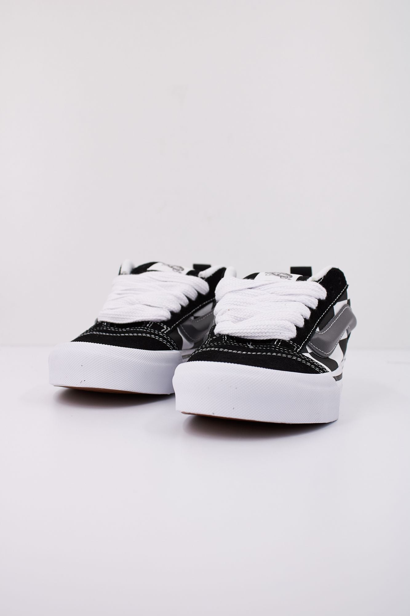 VANS KNU SKOOL MEGA CHECK en color NEGRO (2)