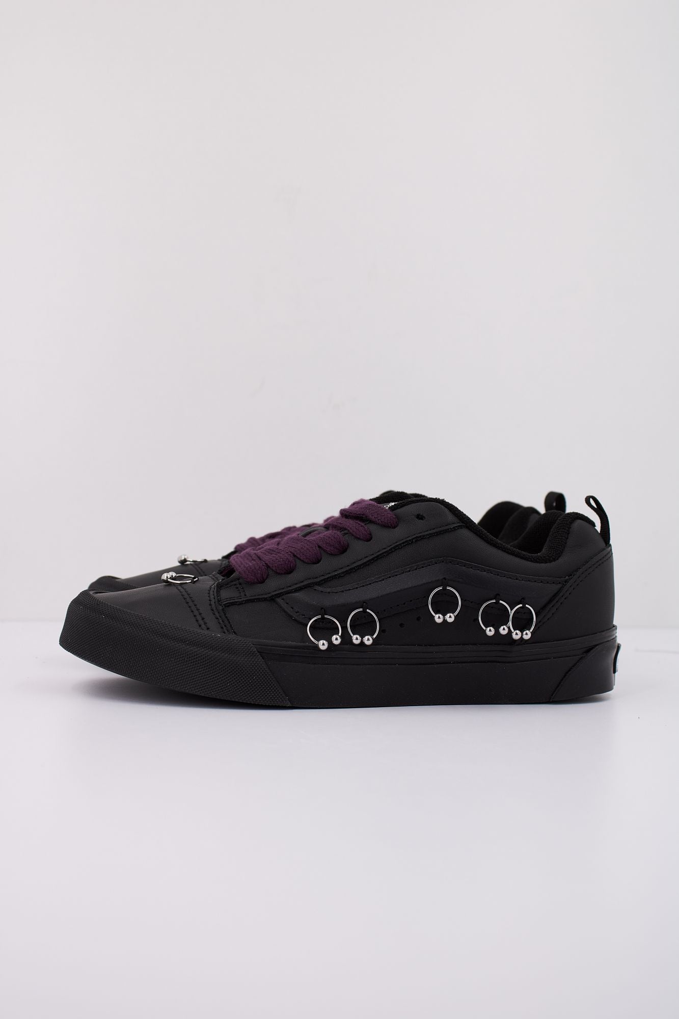 VANS KNU SKOOL Y2K en color NEGRO (1)