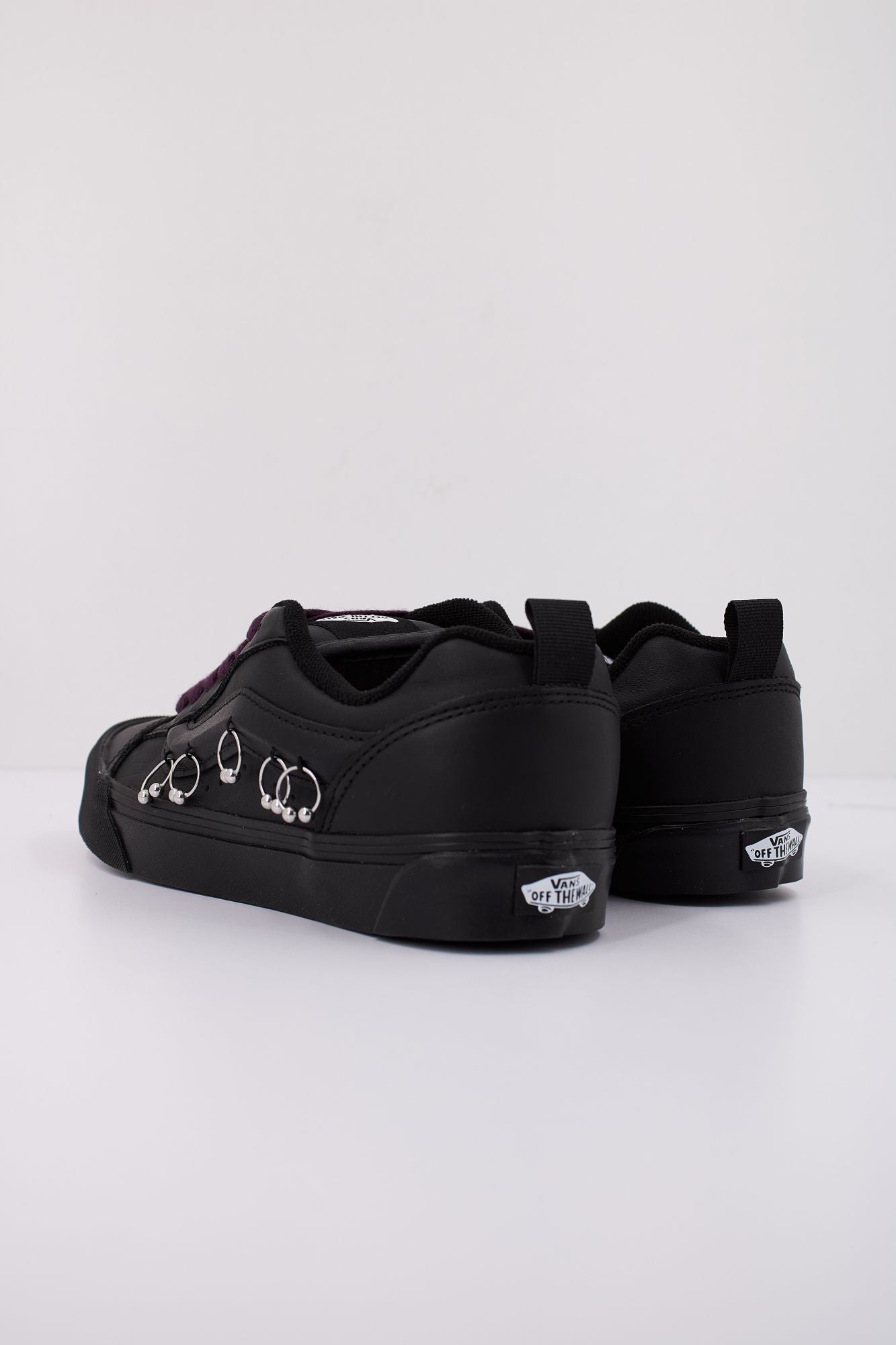 VANS KNU SKOOL Y2K en color NEGRO (4)