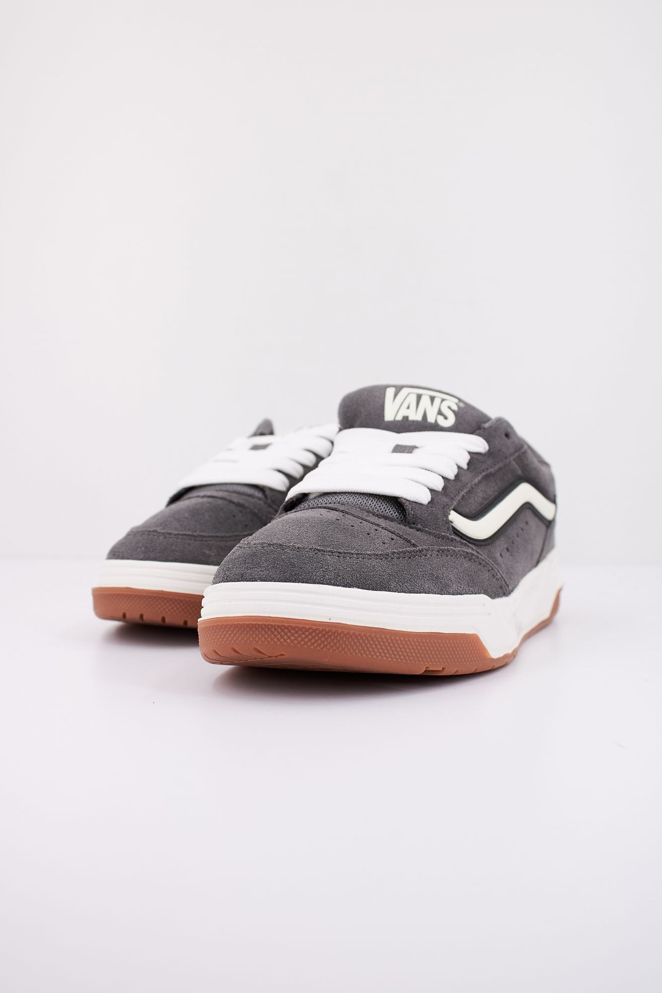 VANS HYLANE en color GRIS (2)