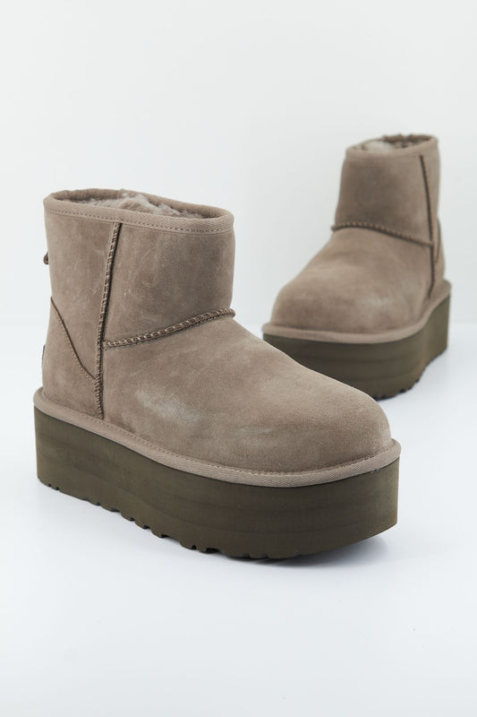 UGG  CLASSIC MINI PLATFORM en color GRIS (1)