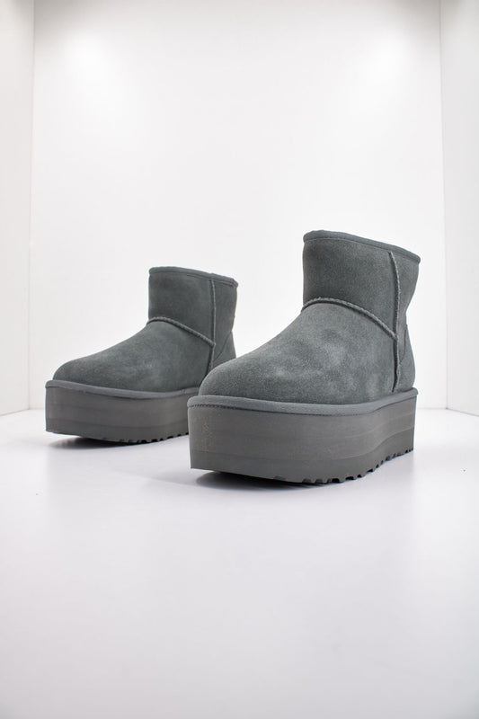 UGG  CLASSIC MINI PLATFORM en color GRIS (2)