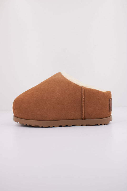 UGG W PUMPED SLIDE en color MARRON (1)