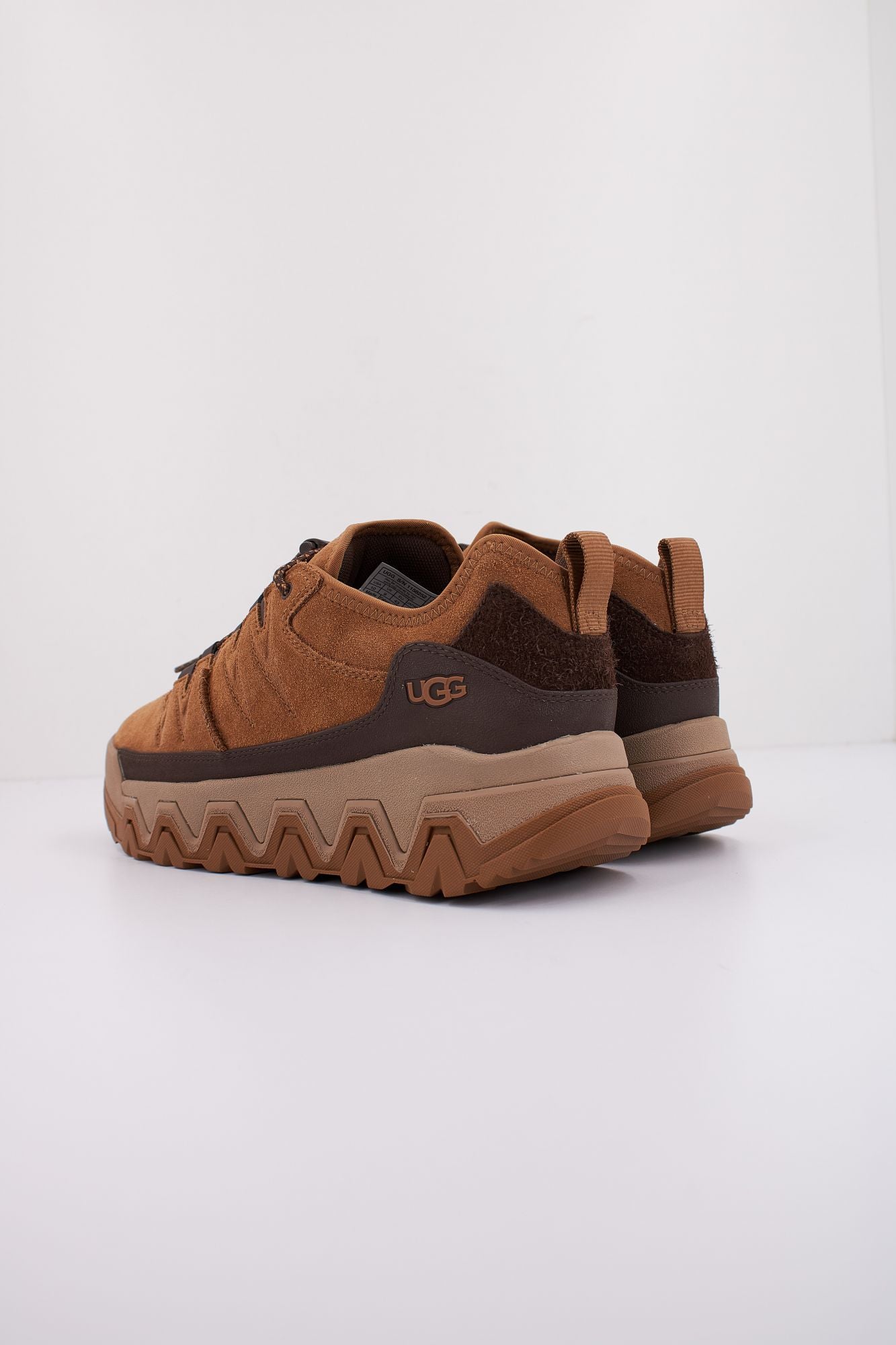 UGG M CAPTRAIL LOW en color MARRON CLARO (4)