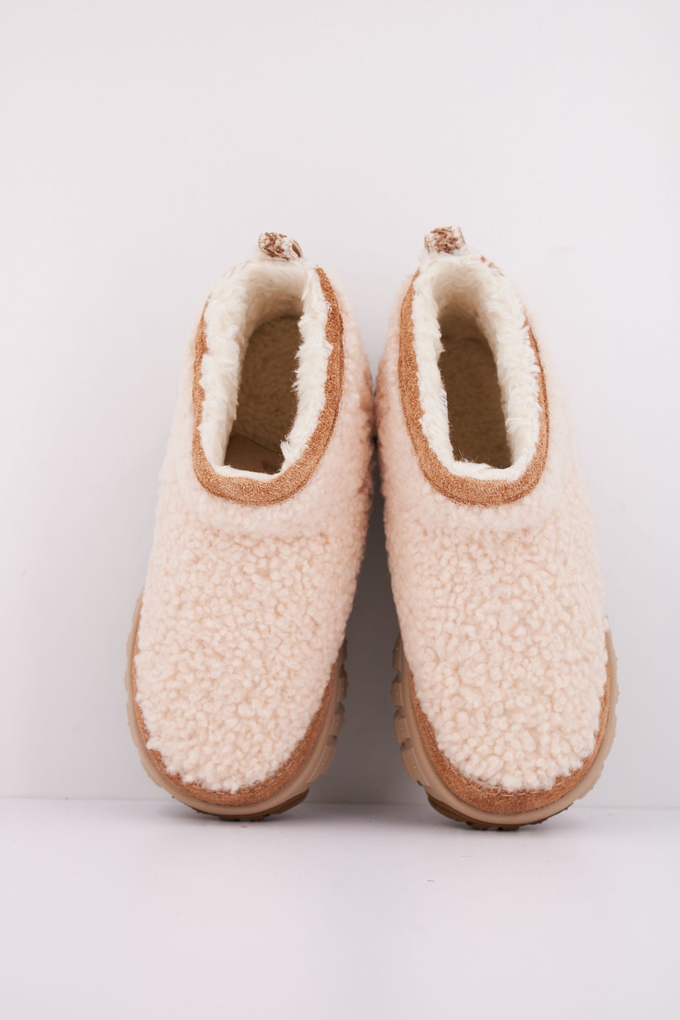 UGG W VENTURE DAZE ULTRA MINI COZY en color BEIS (3)