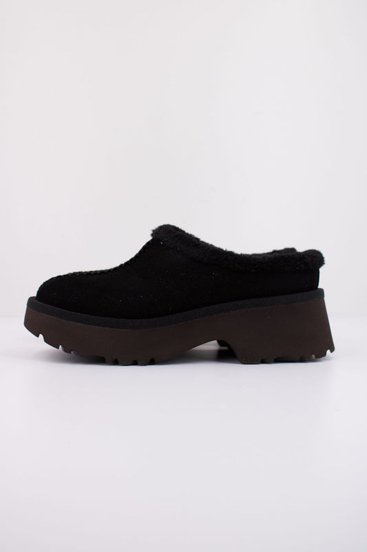 UGG NEW HEIGHTS COZY CLOG en color NEGRO (1)