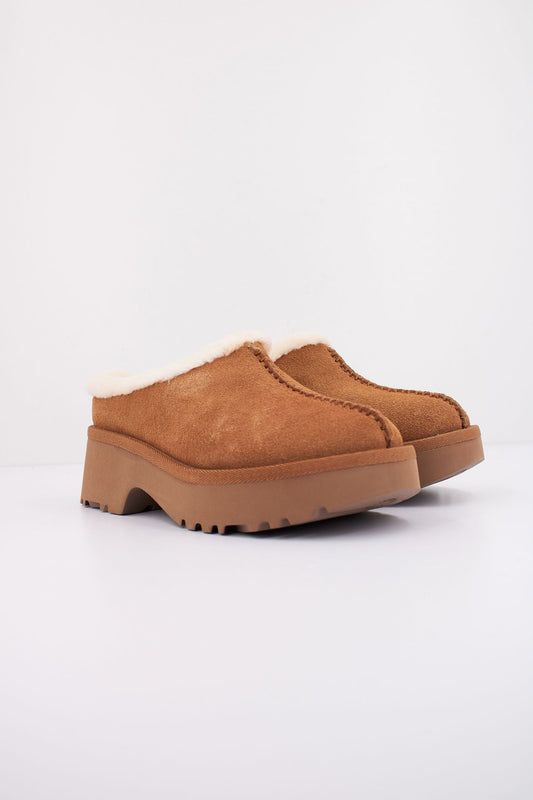 UGG NEW HEIGHTS COZY CLOG en color MARRON (2)