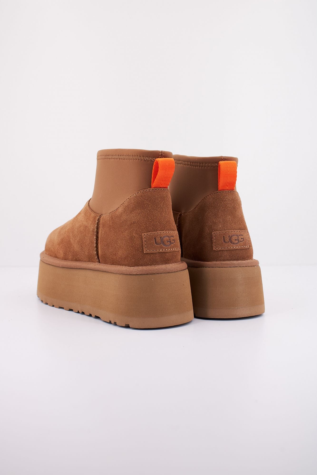 UGG CLASSIC MINI DIPPER en color MARRON (4)