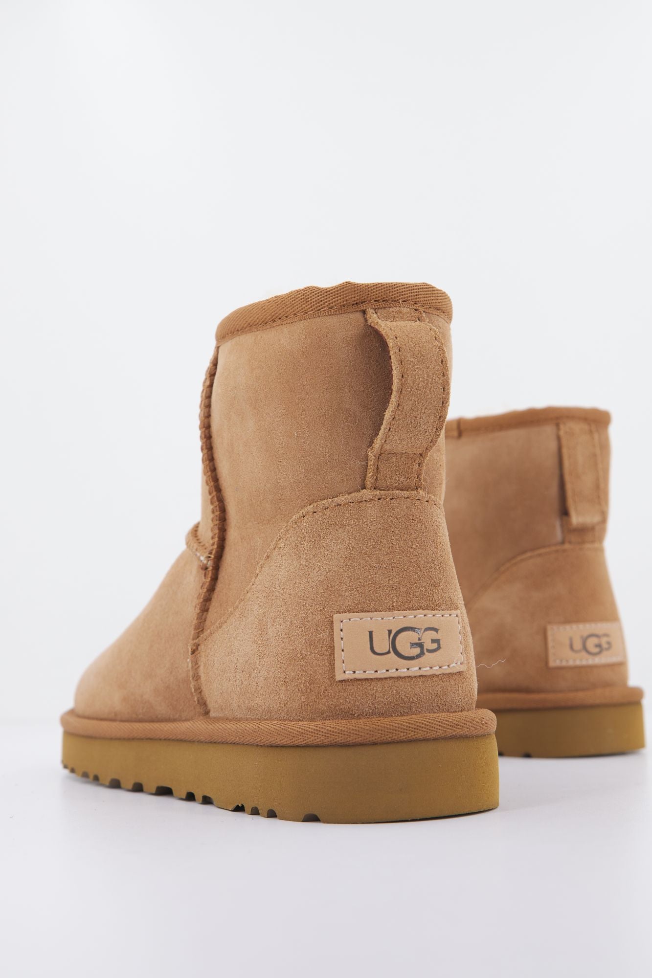 UGG UGG CLASSIC MINI en color MARRON (3)