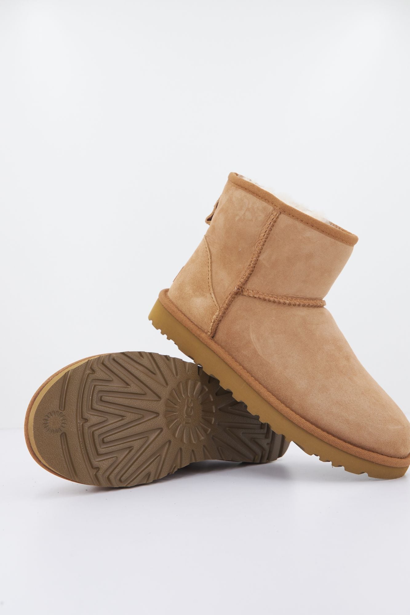 UGG UGG CLASSIC MINI en color MARRON (4)