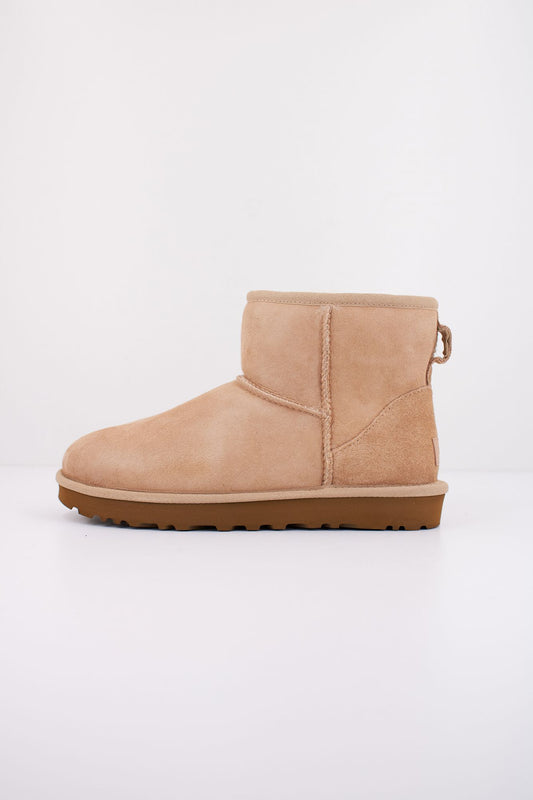 UGG W CLASSIC MINI II en color BEIS (1)