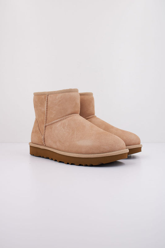 UGG W CLASSIC MINI II en color BEIS (2)