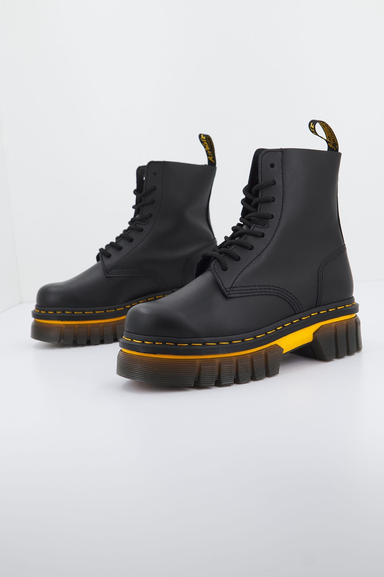 DR. MARTENS AUDRICK 8I BOOT  en color NEGRO (2)