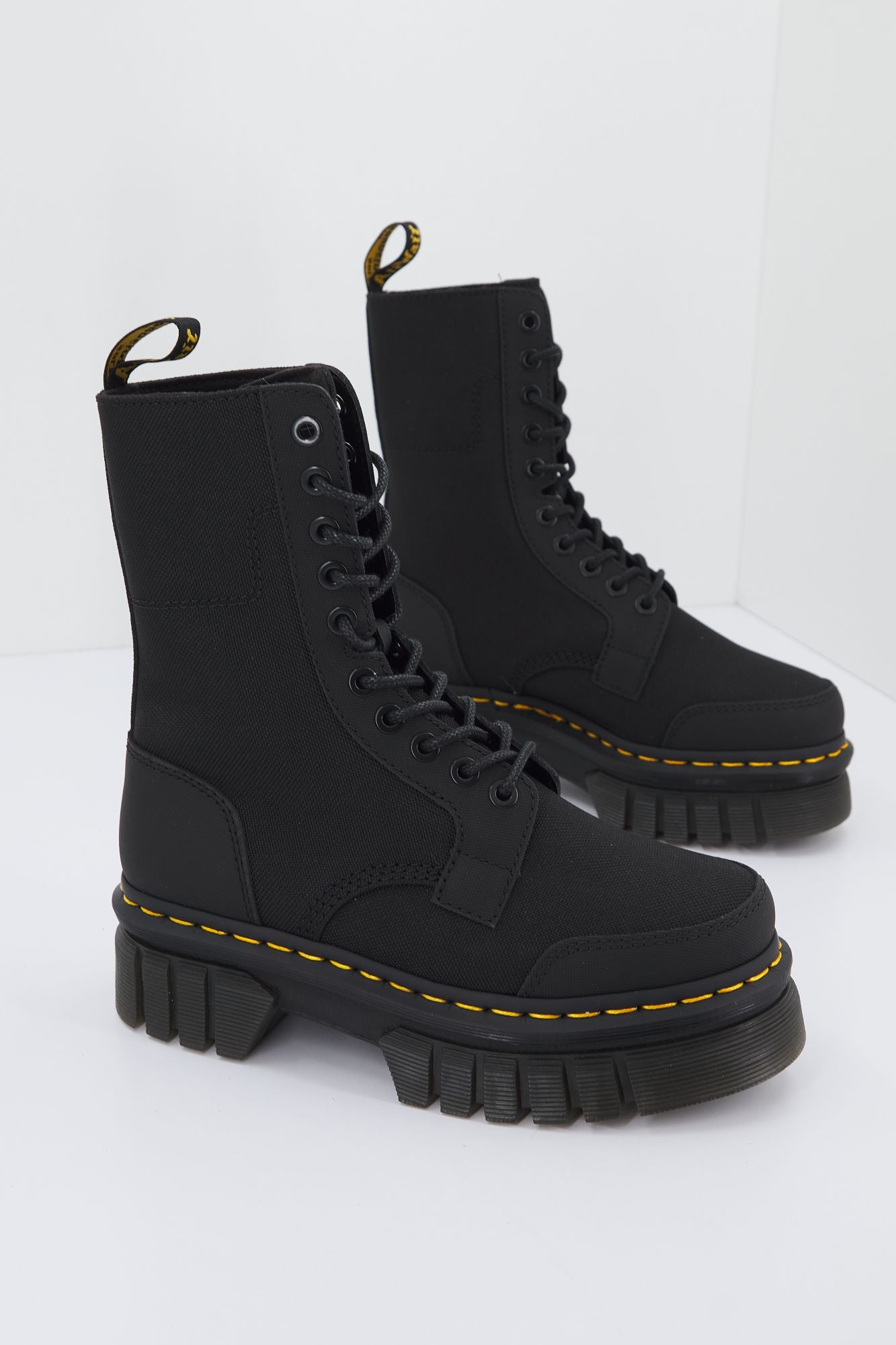 DR. MARTENS AUDRICK 10I BOOT en color NEGRO (1)