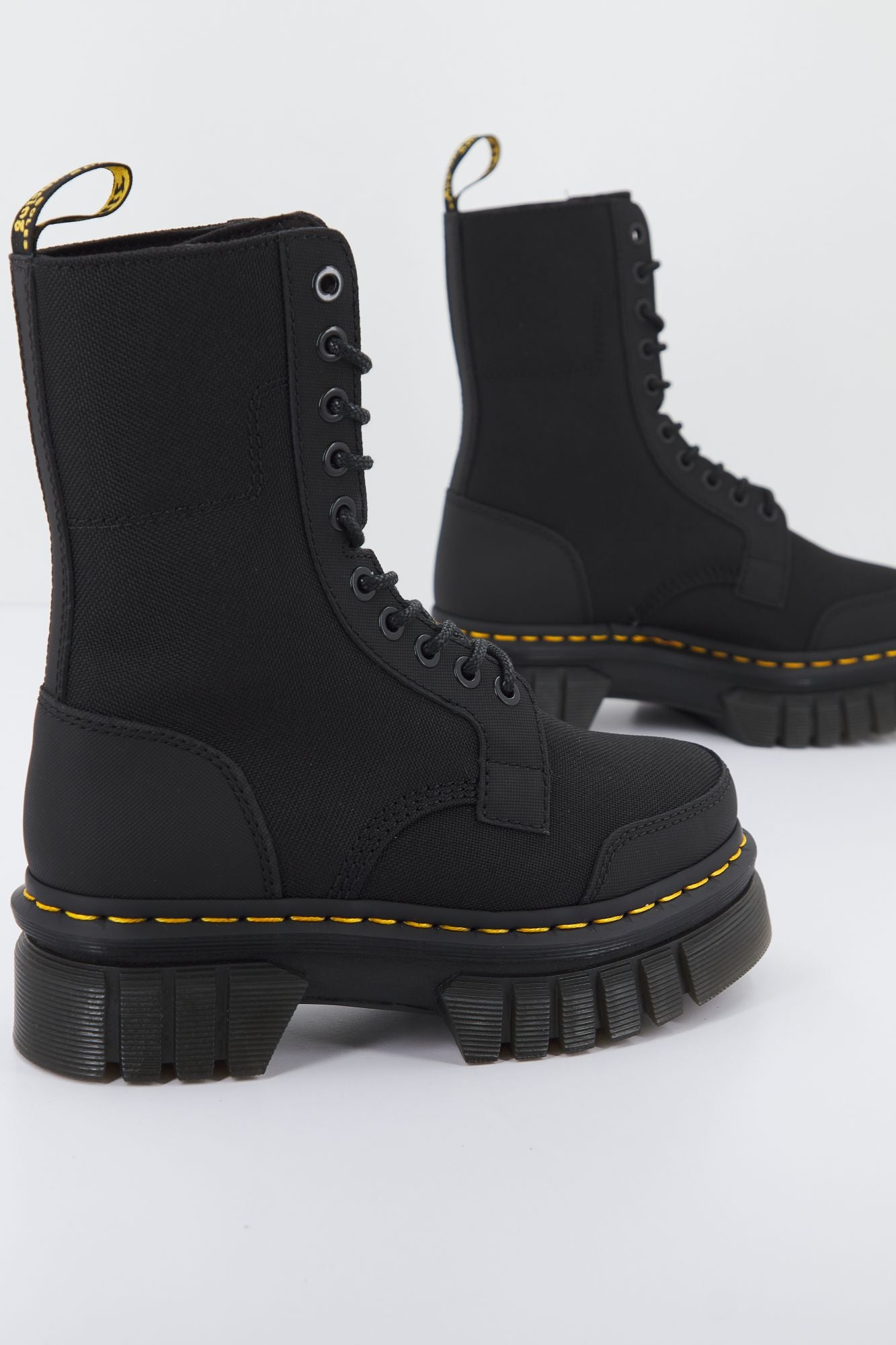 DR. MARTENS AUDRICK 10I BOOT en color NEGRO (2)