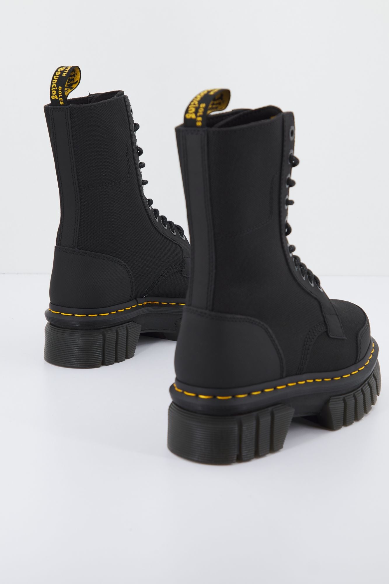 DR. MARTENS AUDRICK 10I BOOT en color NEGRO (3)