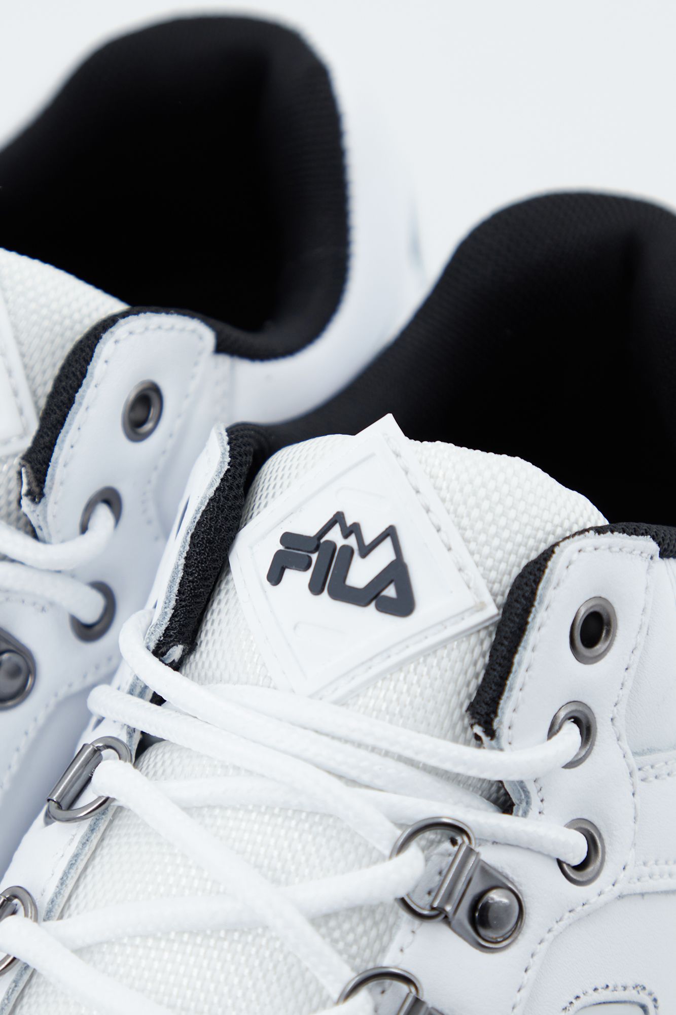 Fila hot sale trailblazer white