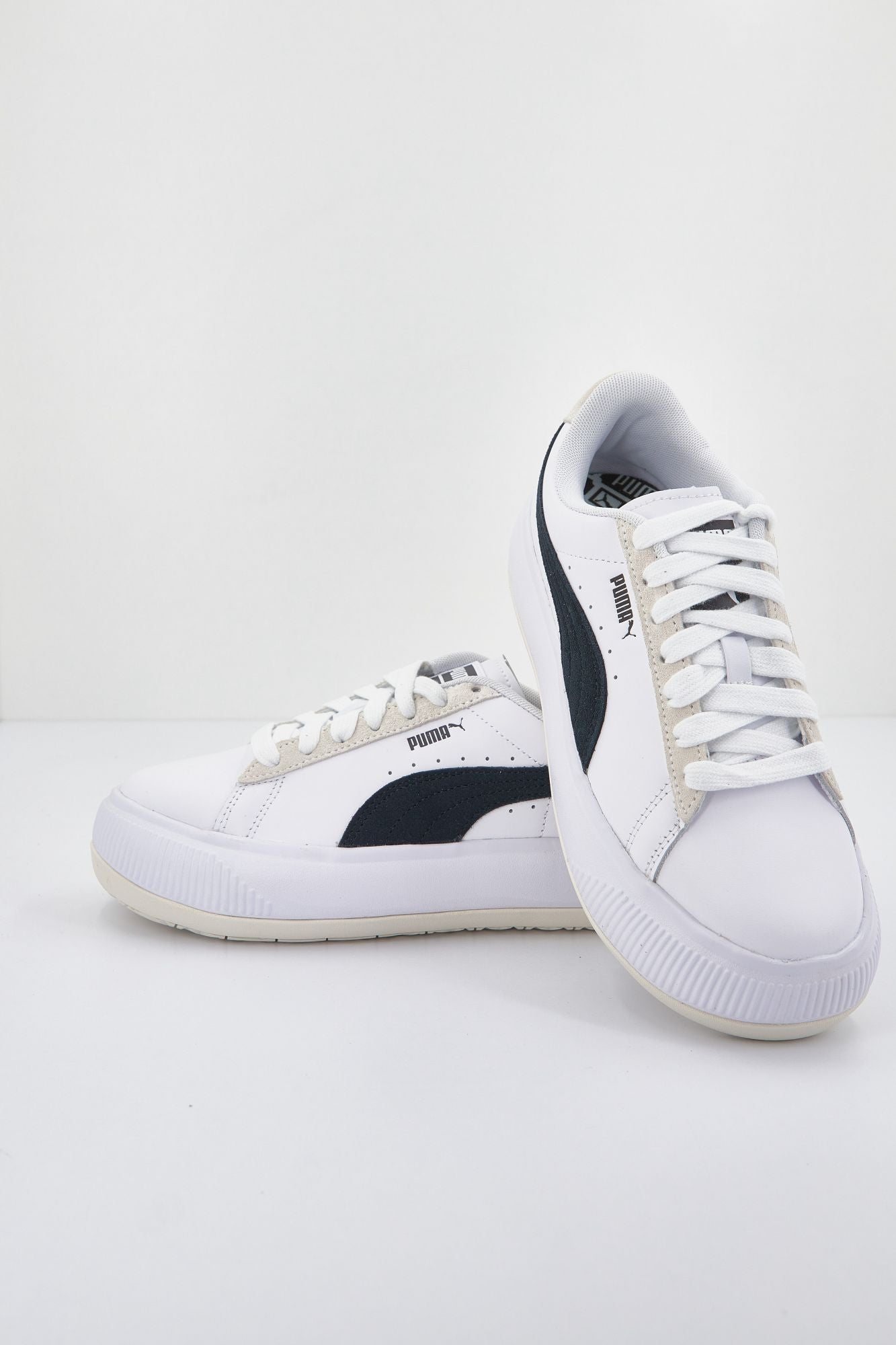 White puma shoes hot sale with black stripe