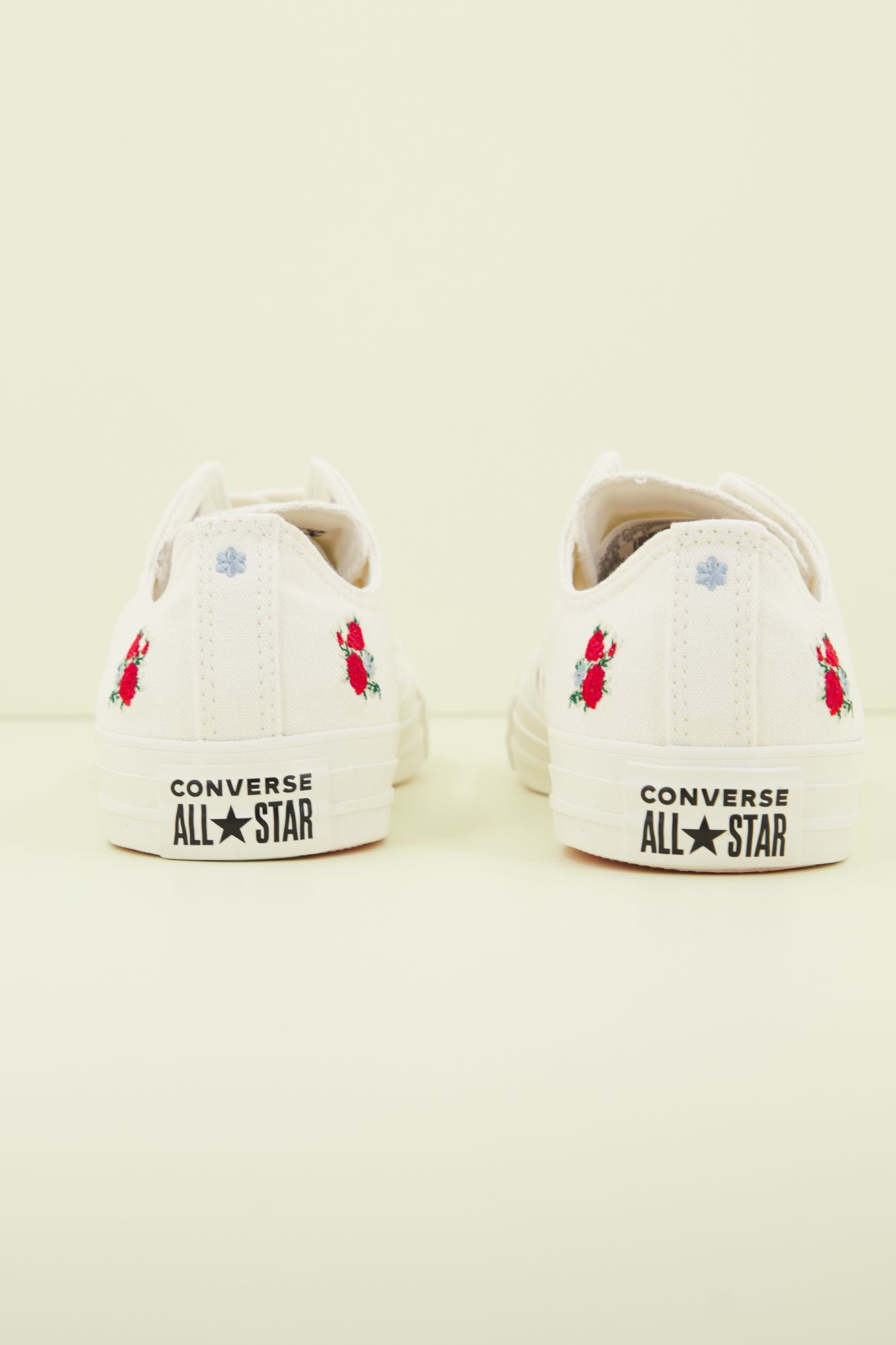 Converse off 2024 white mujer