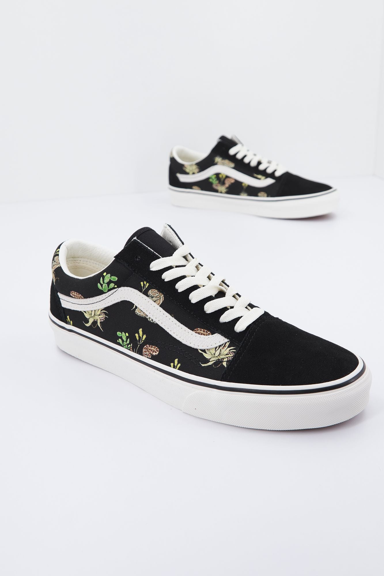 VANS UA OLD SKOOL en color NEGRO (4)