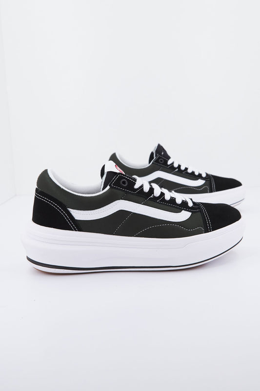 VANS OLD SKOOL OVERT CC en color NEGRO (2)