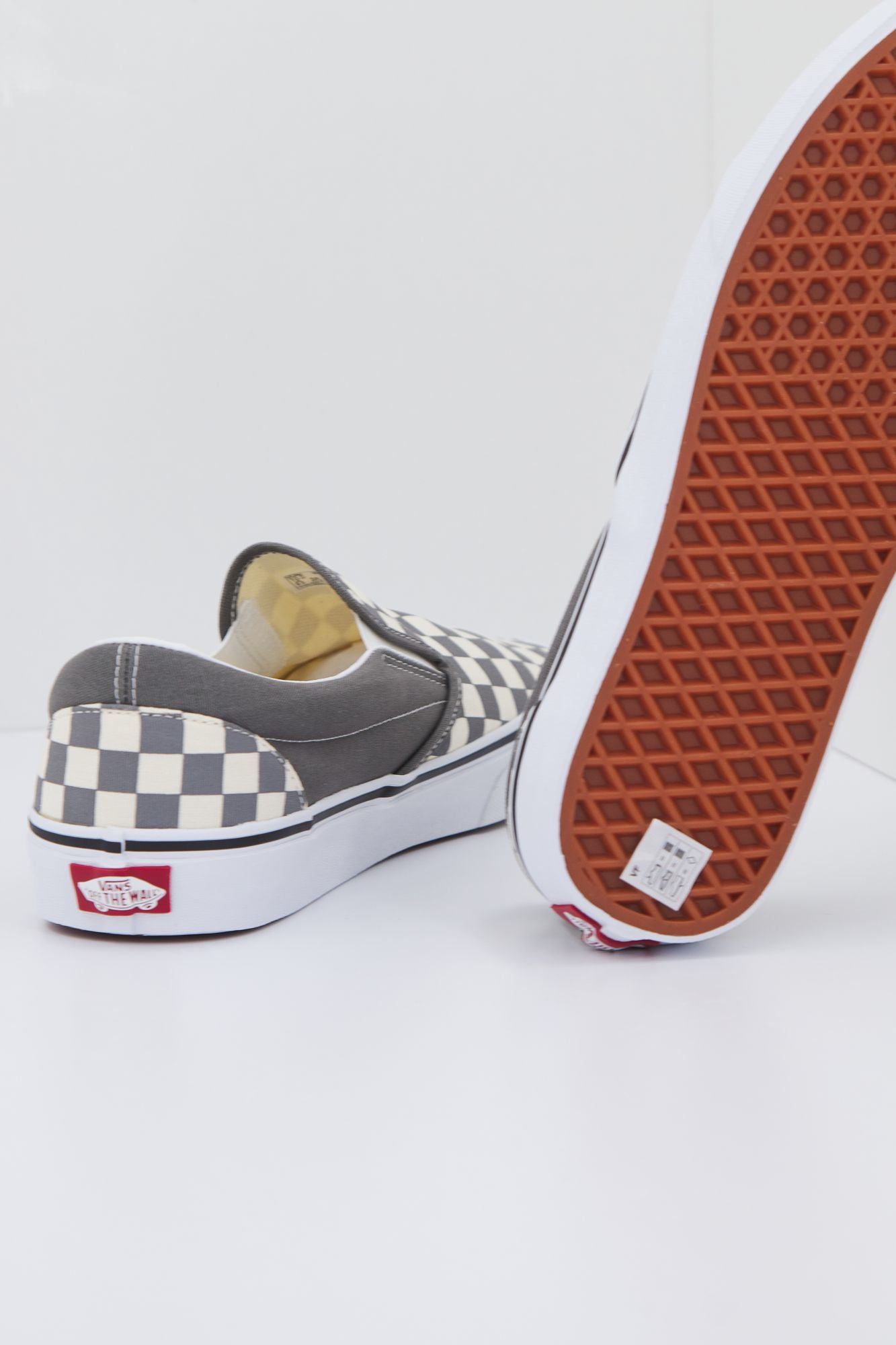 VANS CLASSIC SLIP-ON en color GRIS (2)