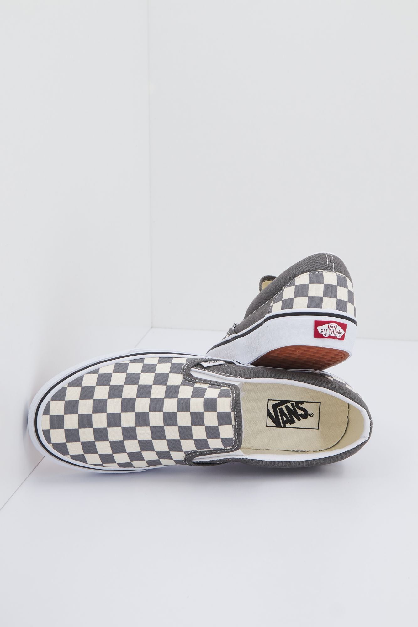 VANS CLASSIC SLIP-ON en color GRIS (3)