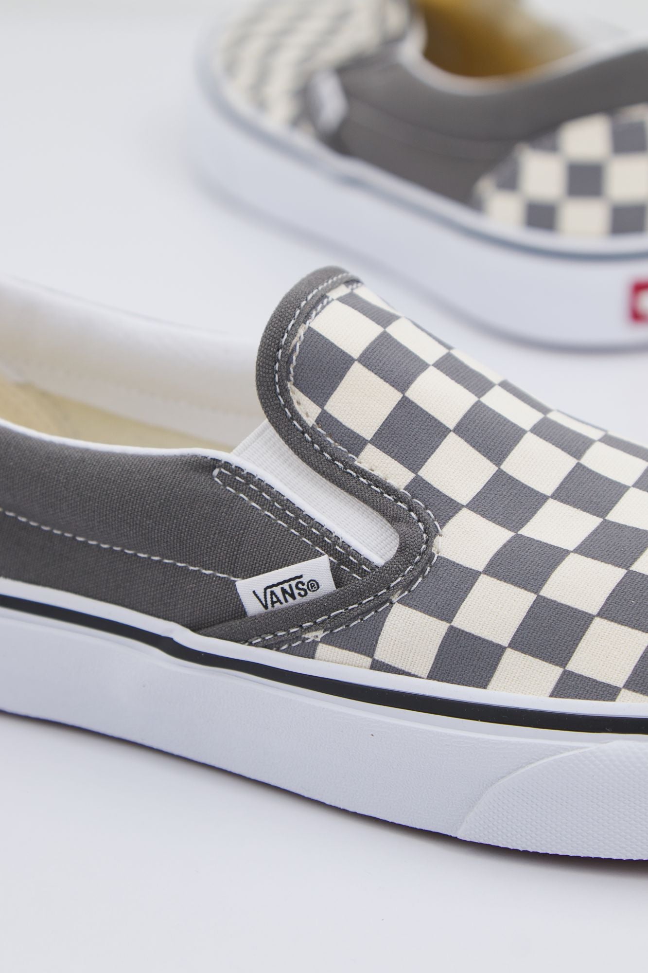 VANS CLASSIC SLIP-ON en color GRIS (4)