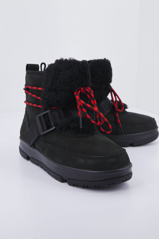 UGG W CLASSIC WEATHER HIKER en color NEGRO (1)