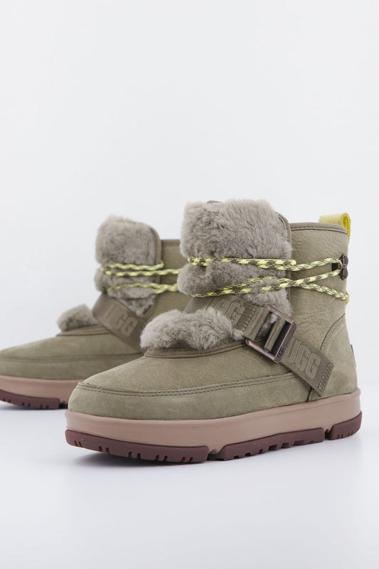 UGG W CLASSIC WEATHER HIKER en color VERDE (1)